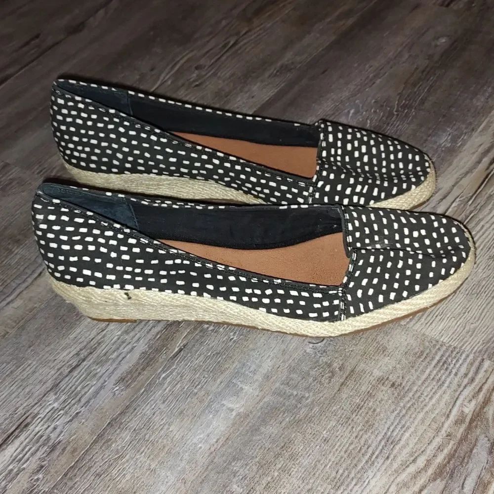 LUCKY BRAND BLACK AND WHITE WEDGES 2" HEEL WOMEN'S SIZE 9.5 NWOT - Picture 5 of 6